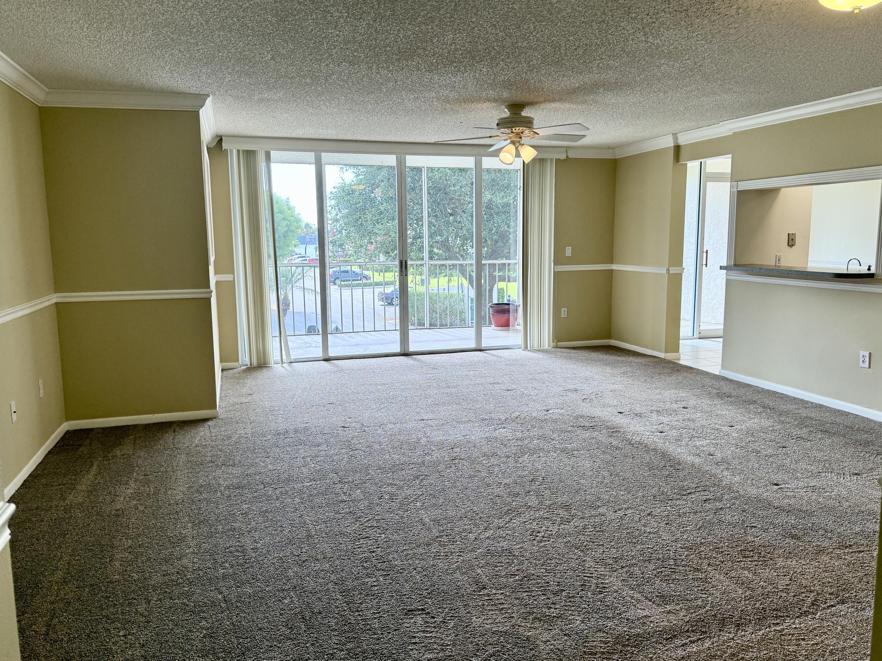 104 Half Moon Circle, Unit B2 Hypoluxo, FL 33462 - Photo 5 of 26 LIVING ROOM