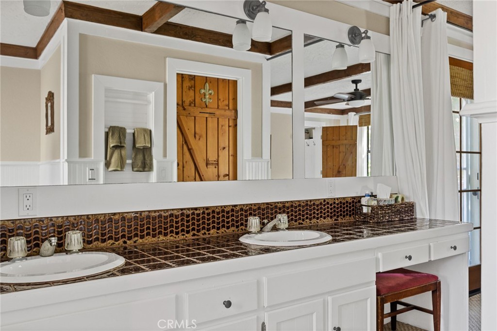 137 John Muir Road Lake Arrowhead, CA 92352 - Photo 18 of 39