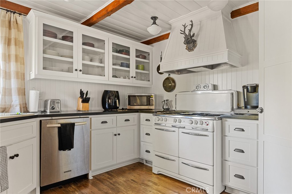 137 John Muir Road Lake Arrowhead, CA 92352 - Photo 9 of 39