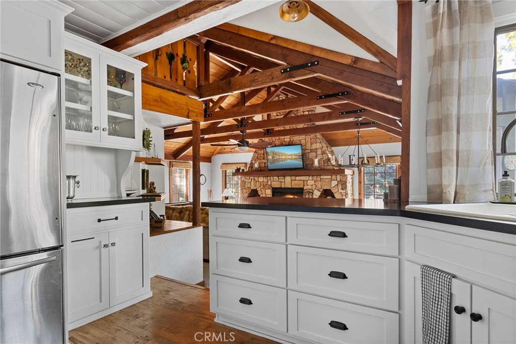 137 John Muir Road Lake Arrowhead, CA 92352 - Photo 10 of 39