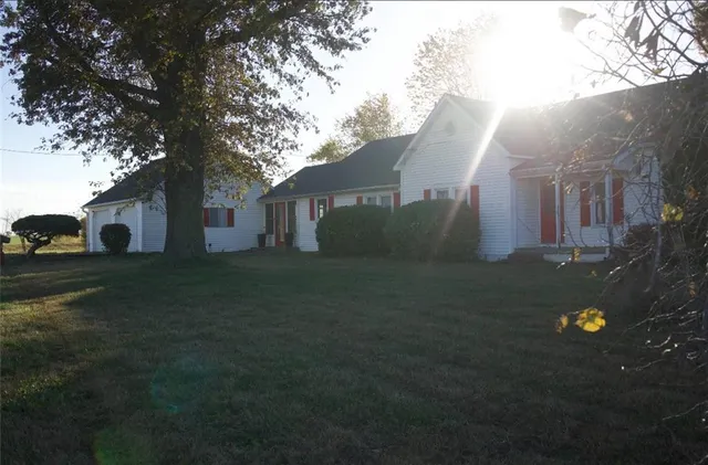 $350,000 | 1240 Northwest Nw Highway, Lowry City, MO 64763