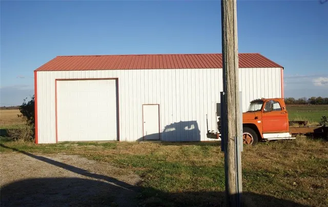 $350,000 | 1240 Northwest Nw Highway, Lowry City, MO 64763