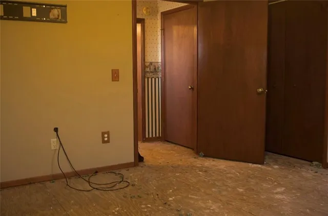 $350,000 | 1240 Northwest Nw Highway, Lowry City, MO 64763