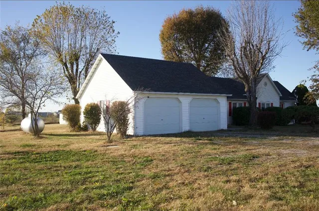 $350,000 | 1240 Northwest Nw Highway, Lowry City, MO 64763