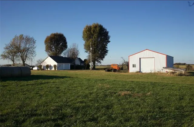 $350,000 | 1240 Northwest Nw Highway, Lowry City, MO 64763