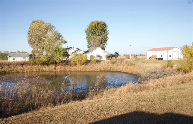 $350,000 | 1240 Northwest Nw Highway, Lowry City, MO 64763