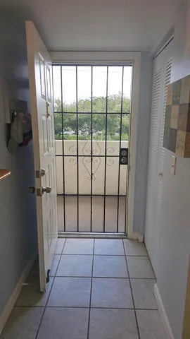 $1,800 | 3138 Via Poinciana, Unit 209, Lake Worth, FL 33467