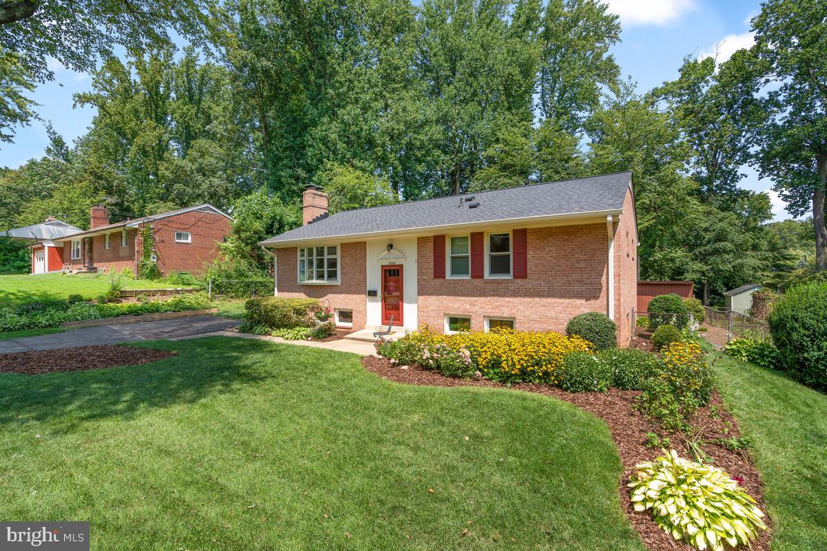 7506 Hamlet Street Springfield, VA 22151 - Photo 2 of 40 Gallery Image 2