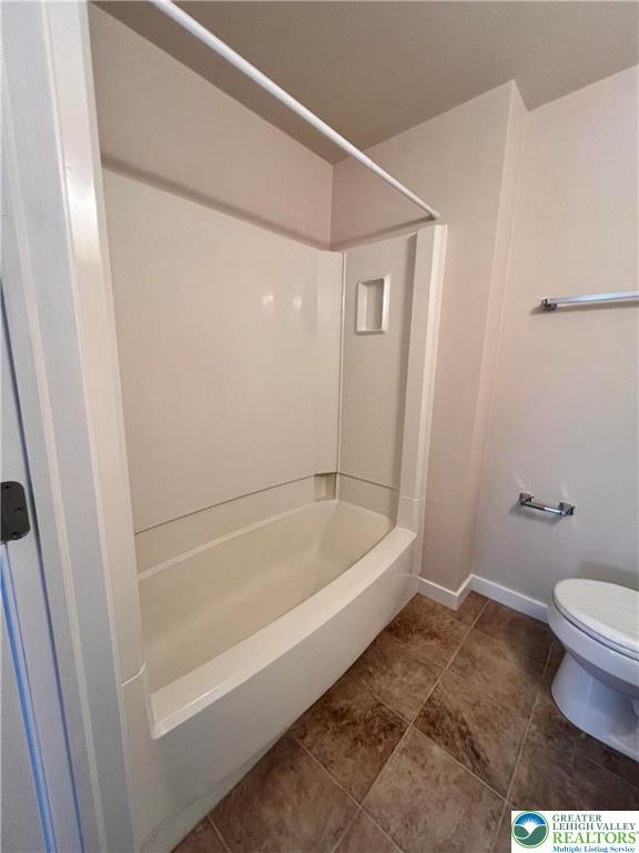 402 Prospect Avenue, Unit E3 Bethlehem, PA 18018 - Photo 12 of 19 a bathroom with a bathtub and a toilet