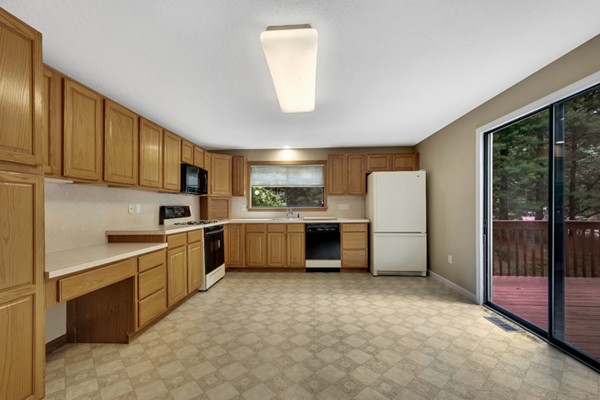 6 East Bluff Road, Unit 6 Ashland, MA 01721 - Photo 7 of 28