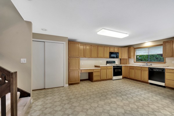 6 East Bluff Road, Unit 6 Ashland, MA 01721 - Photo 8 of 28