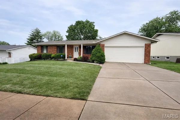 $325,000 | 313 Gum Tree Drive, St. Charles, MO 63301