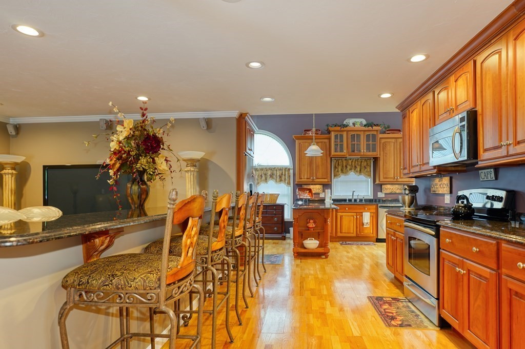 31 Maple Street Hudson, MA 01749 - Photo 3 of 32 Gallery Image 3