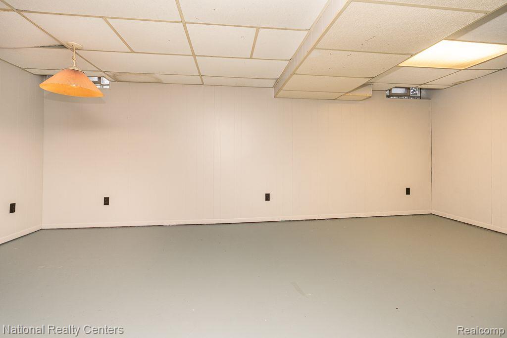 1438 Oakbrook Rochester Hills Rochester, MI 48307 - Photo 27 of 37