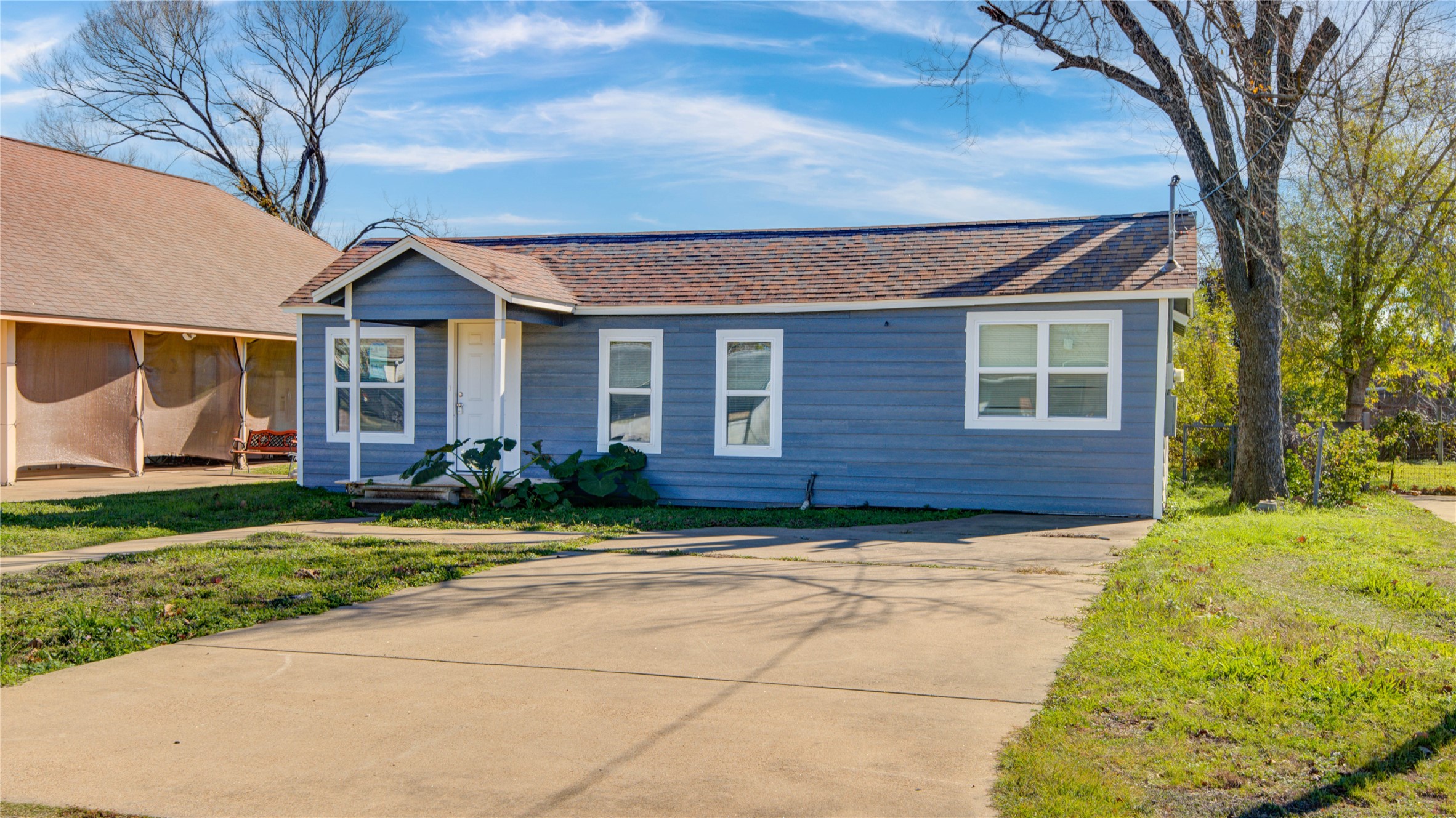 207 East Bernard Street Clute, TX 77531 - Photo 1 of 25 a front view of a house with garden