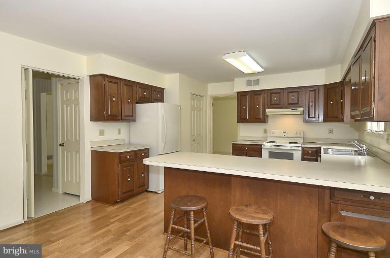 7483 Pindell School Road Fulton, MD 20759 - Photo 15 of 29 Kitchen - breakfast bar