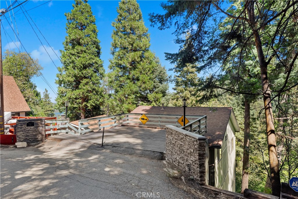 615 Wellesley Lake Arrowhead, CA 92352 - Photo 41 of 45 a view of outdoor space and yard