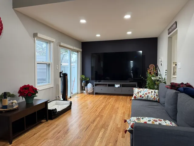 $2,200 | 1 South Stonington Drive, Unit 141, Palatine, IL 60074