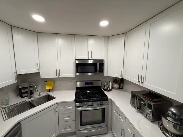 $2,200 | 1 South Stonington Drive, Unit 141, Palatine, IL 60074