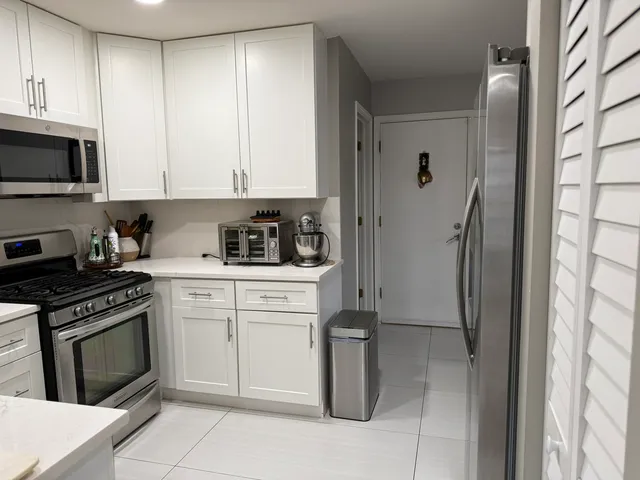 $2,200 | 1 South Stonington Drive, Unit 141, Palatine, IL 60074