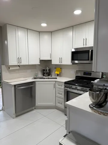 $2,200 | 1 South Stonington Drive, Unit 141, Palatine, IL 60074