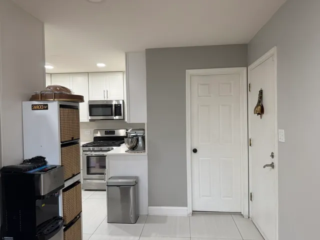 $2,200 | 1 South Stonington Drive, Unit 141, Palatine, IL 60074