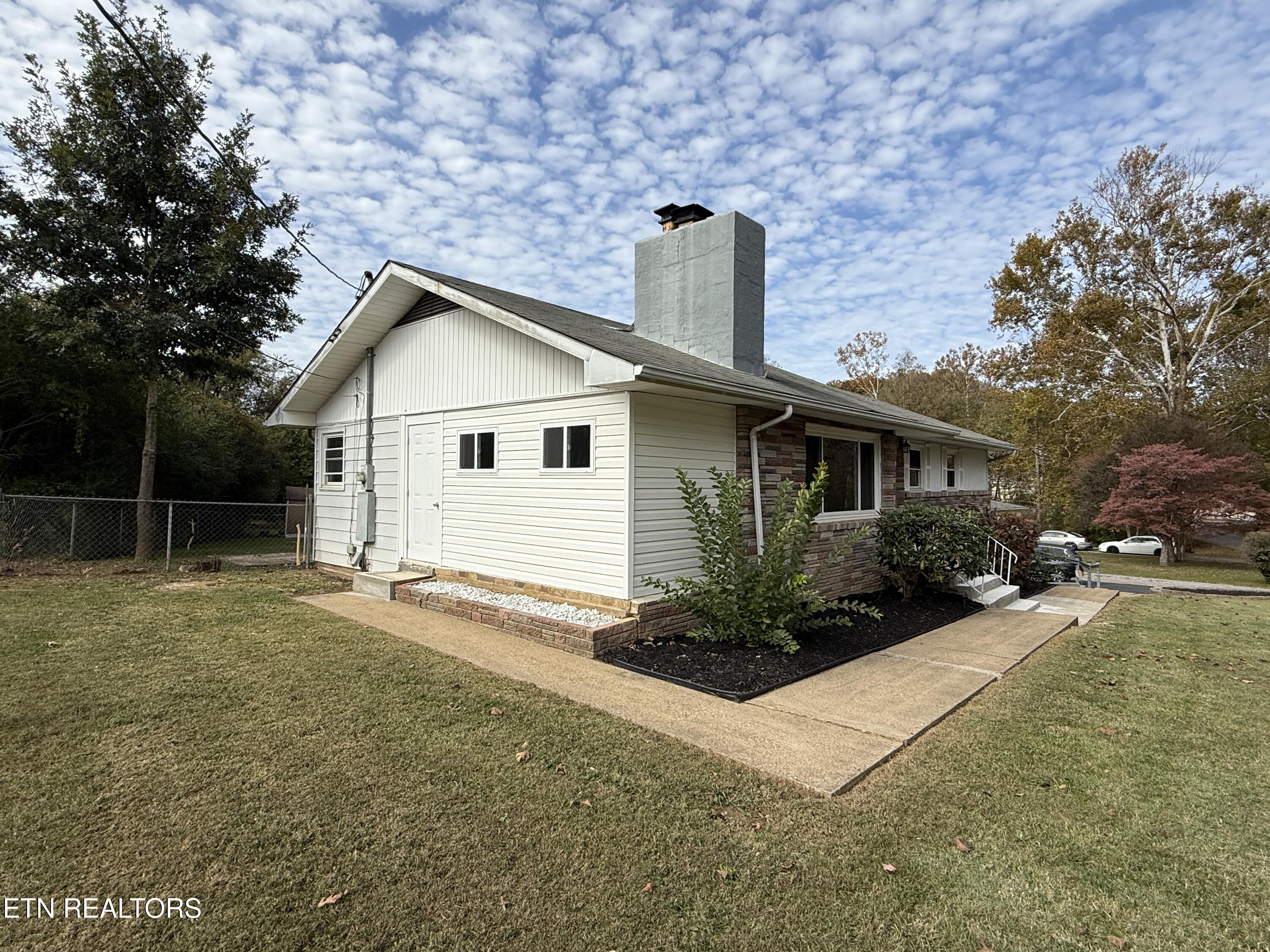 3415 Hackberry Road Knoxville, TN 37931 - Photo 3 of 31 IMG_0686