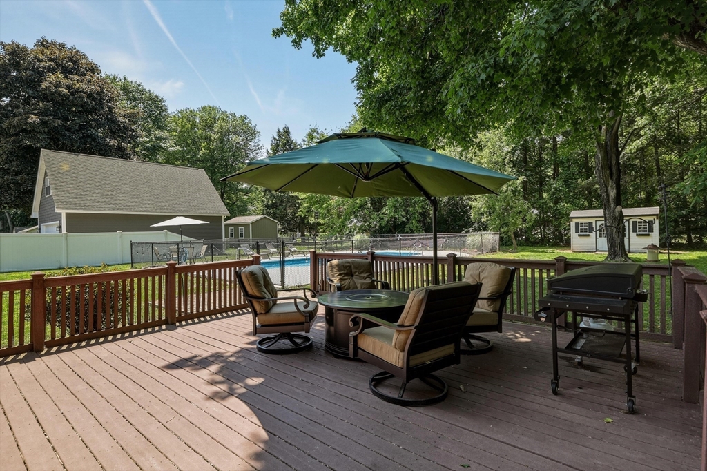 75 Clematis Road Agawam, MA 01001 - Photo 5 of 38