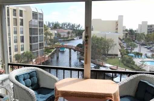 4 Royal Palm Way, Unit 402 Boca Raton, FL 33432 - Photo 3 of 5 Patio View