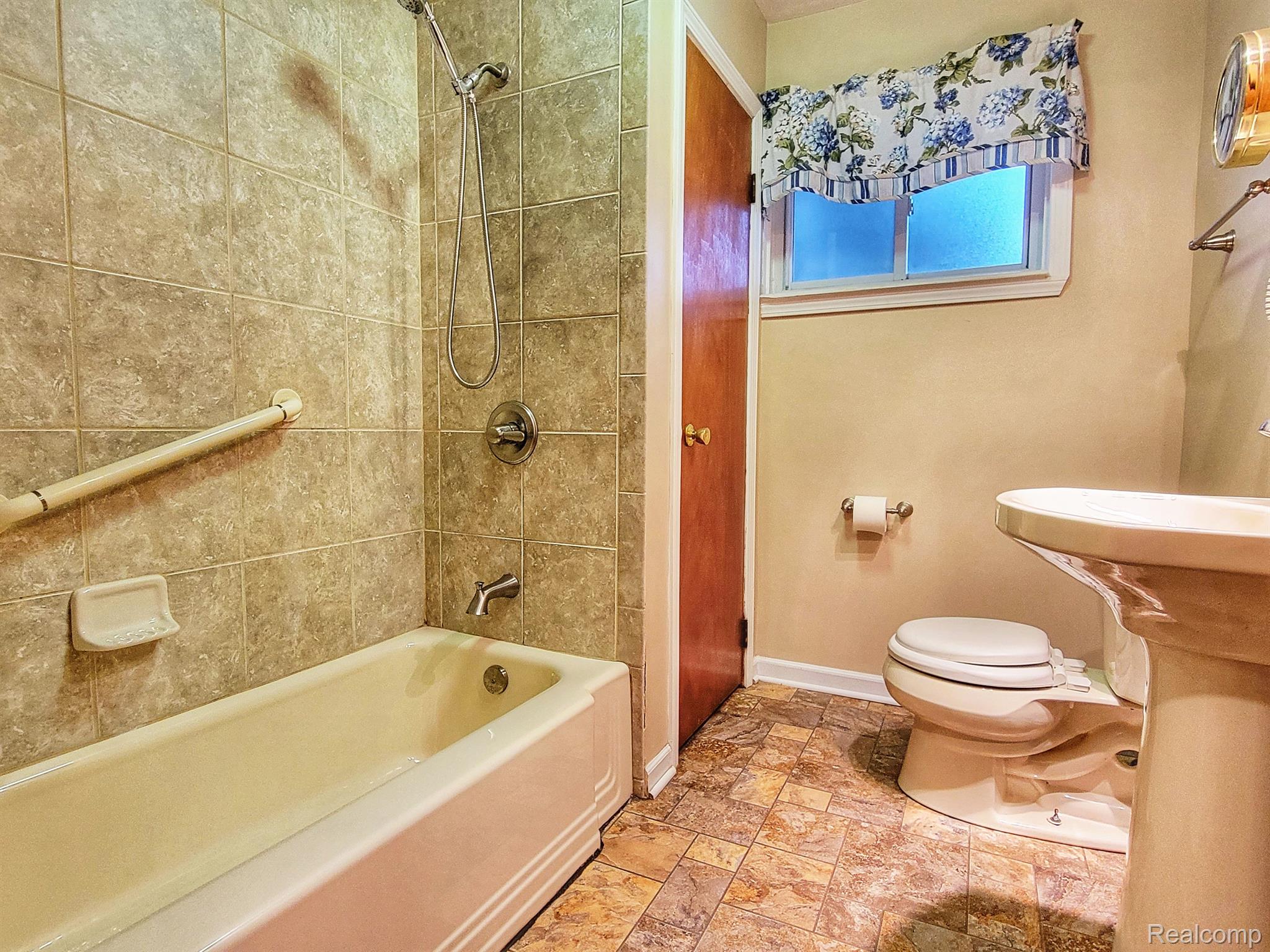 41021 Riggs Road Belleville, MI 48111 - Photo 10 of 22 Gallery Image 10