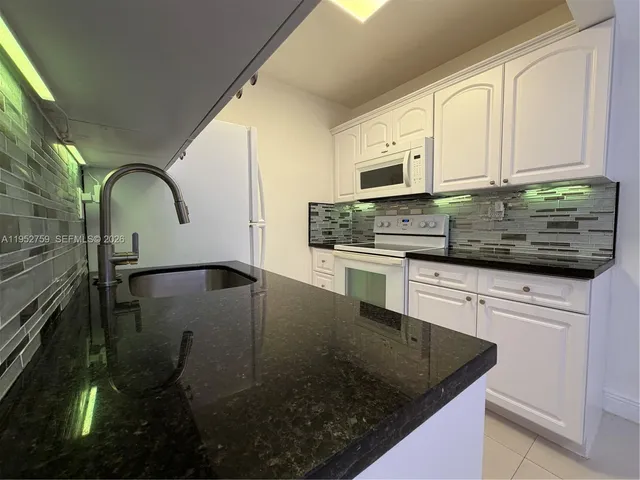 $3,200 | 400 Minorca Avenue, Unit 1, Coral Gables, FL 33134