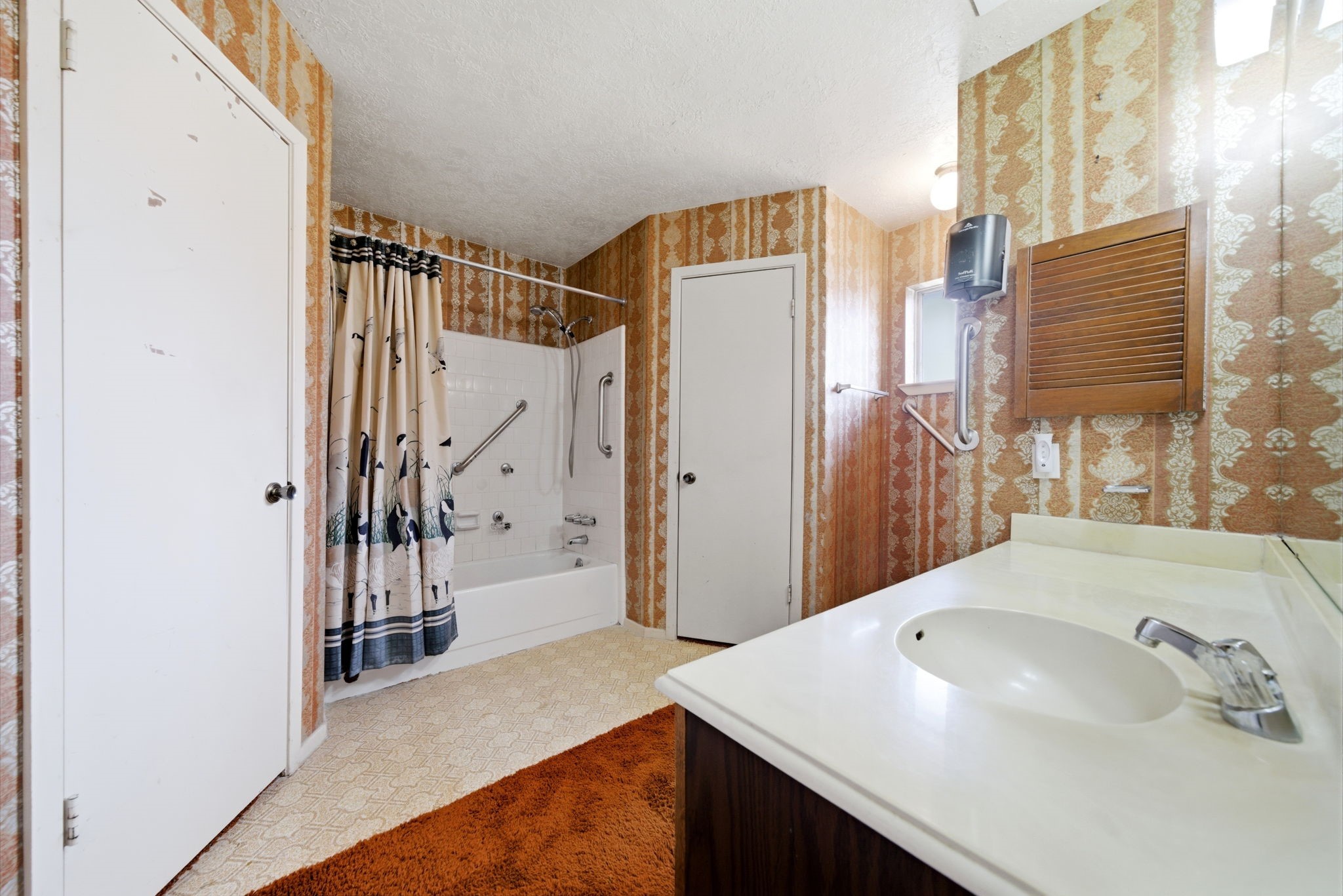5822 Skewen Street Humble, TX 77346 - Photo 19 of 29 Primary ensuite bathroom.