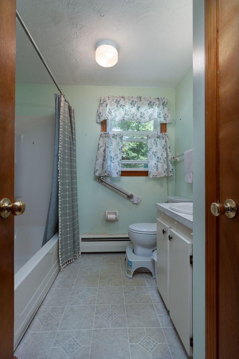 31 Sequoia Drive Freeport, ME 04032 - Photo 12 of 18 Sequoia Full Bath