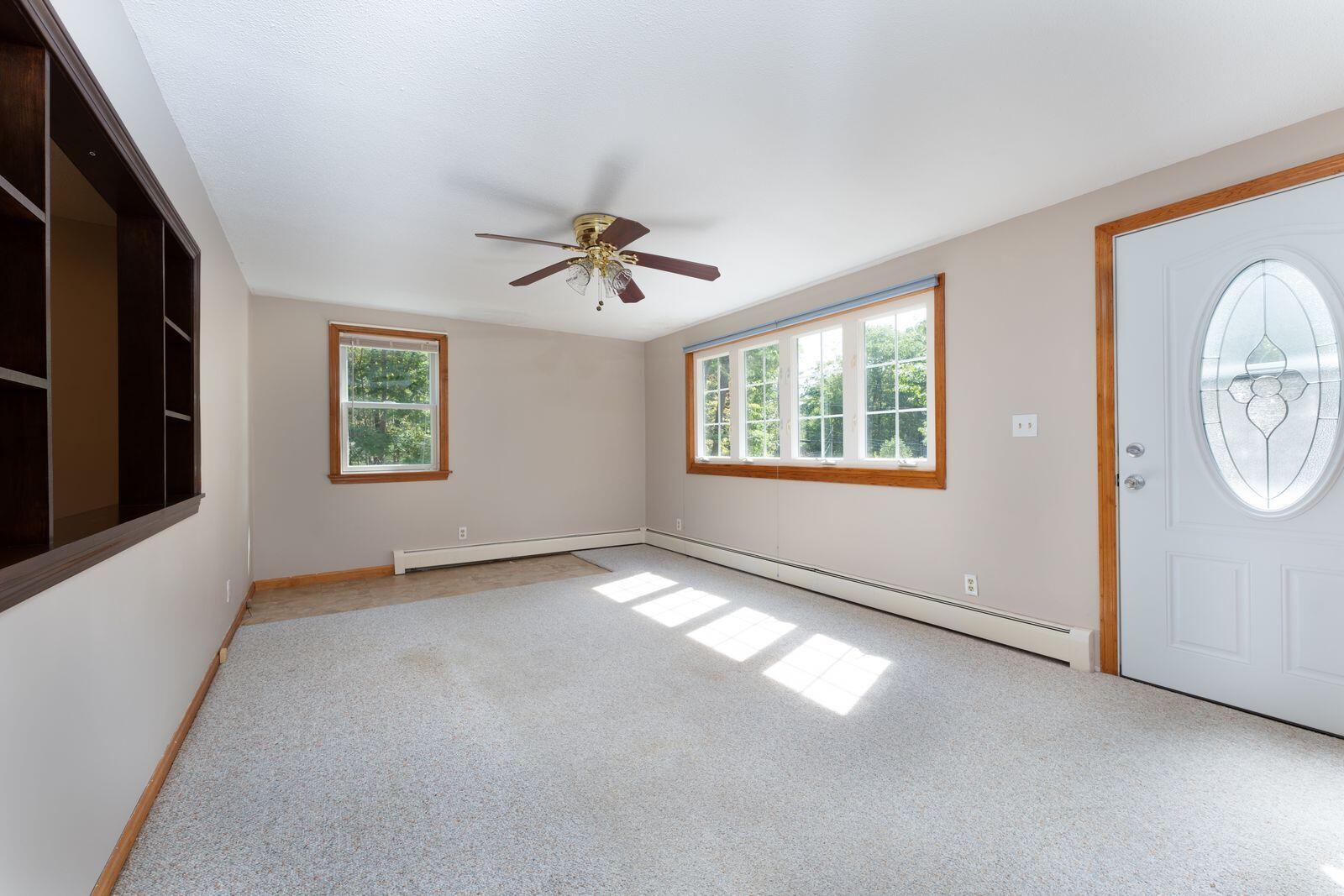 31 Sequoia Drive Freeport, ME 04032 - Photo 7 of 18 31 Sequoia Living Rm 1