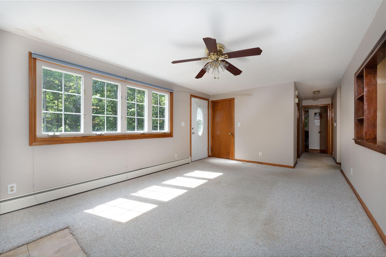 31 Sequoia Drive Freeport, ME 04032 - Photo 8 of 18 31 Sequoia Living Rm 2