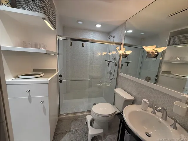 $5,500 | 9960 South Ocean Drive, Unit PH 4, Jensen Beach, FL 34957