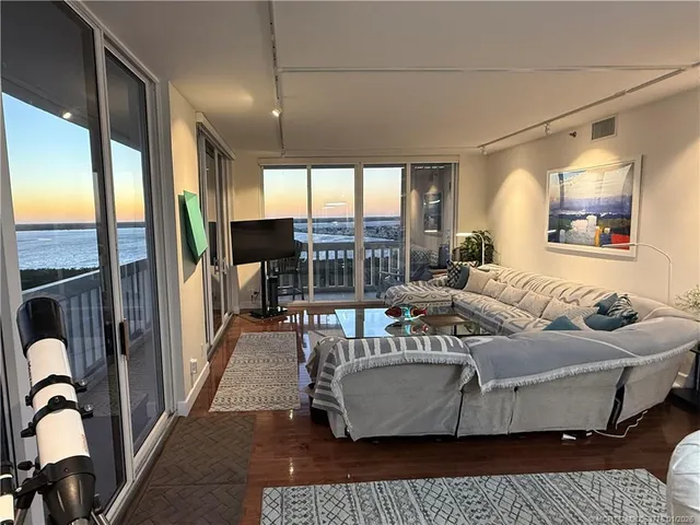 $5,500 | 9960 South Ocean Drive, Unit PH 4, Jensen Beach, FL 34957