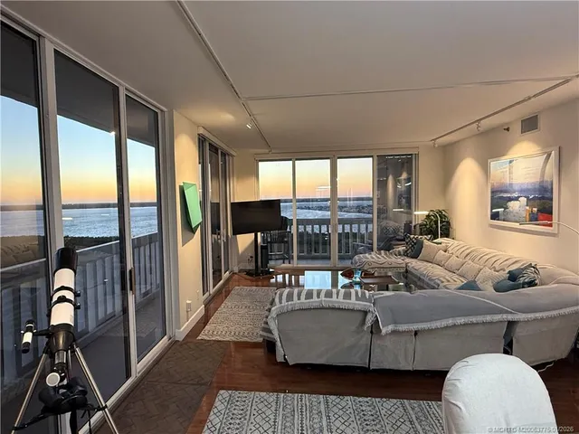 $5,500 | 9960 South Ocean Drive, Unit PH 4, Jensen Beach, FL 34957