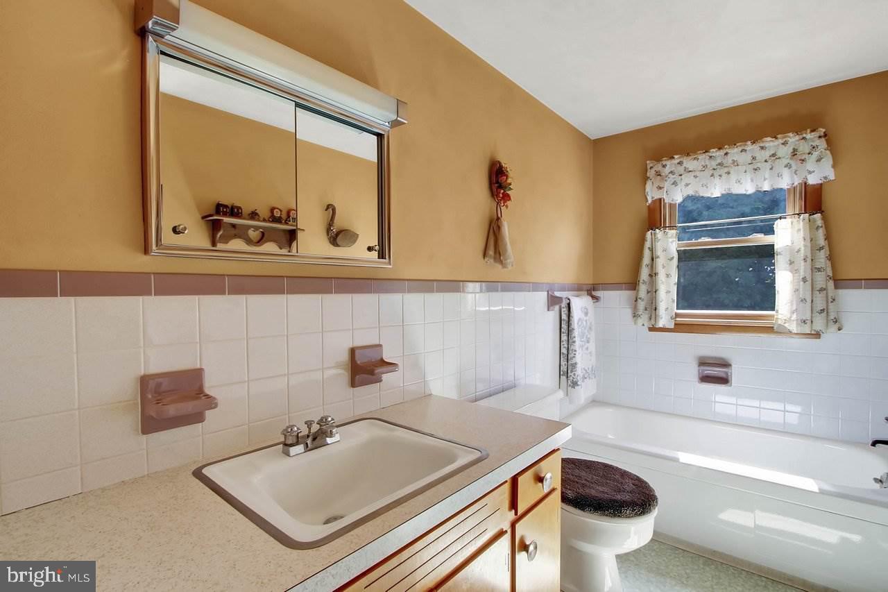 1305 Grandview Road Hanover, PA 17331 - Photo 17 of 25 Gallery Image 17