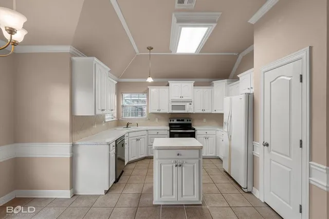 $1,900 | 6012 Whitney Drive, Bossier City, LA 71111