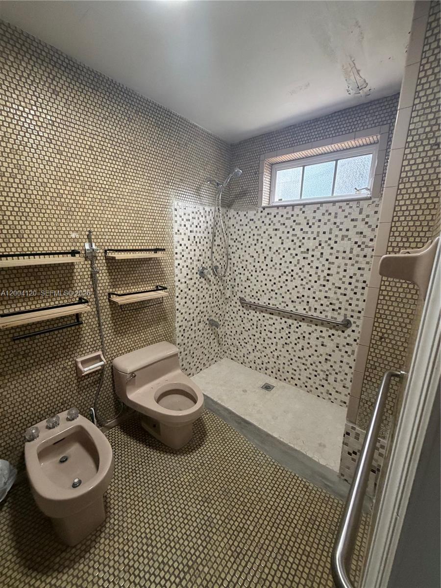 10910 Southwest 40th Street Miami, FL 33165 - Photo 14 of 40