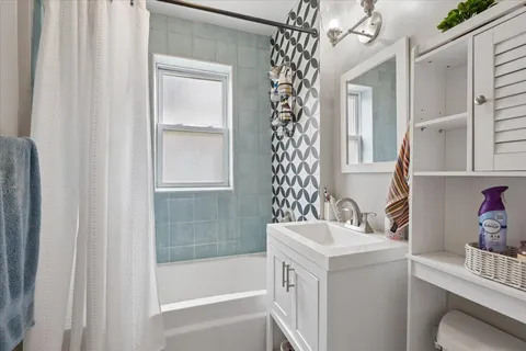 $335,000 | 2531 North Talman Avenue, Unit 1W, Chicago, IL 60647