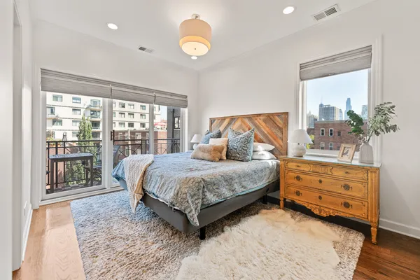 $4,295 | 840 West Erie Street, Unit 4, Chicago, IL 60642