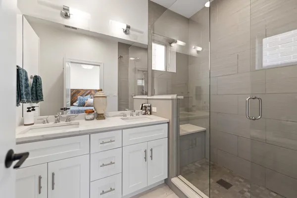 $4,295 | 840 West Erie Street, Unit 4, Chicago, IL 60642