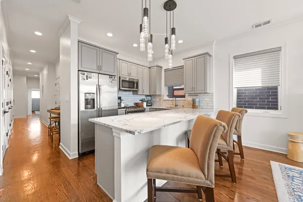 $4,295 | 840 West Erie Street, Unit 4, Chicago, IL 60642