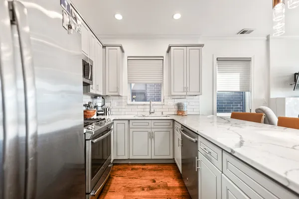 $4,295 | 840 West Erie Street, Unit 4, Chicago, IL 60642