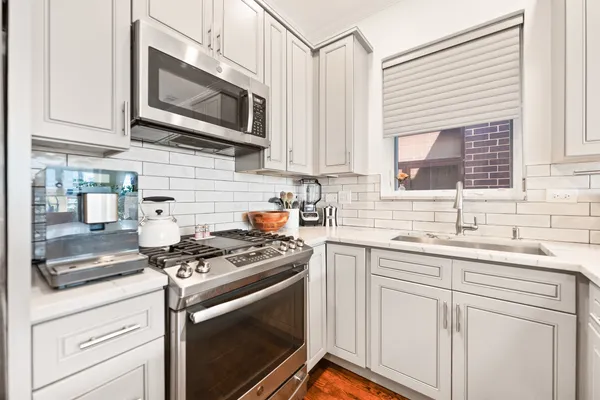 $4,295 | 840 West Erie Street, Unit 4, Chicago, IL 60642