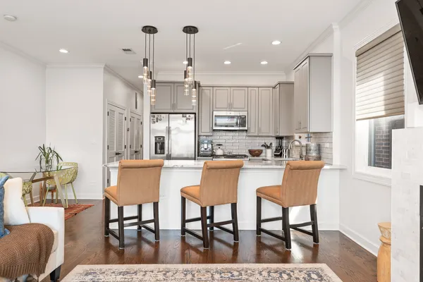 $4,295 | 840 West Erie Street, Unit 4, Chicago, IL 60642