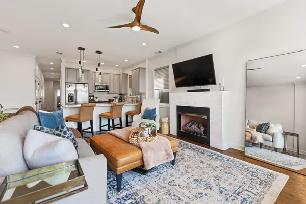 $4,295 | 840 West Erie Street, Unit 4, Chicago, IL 60642