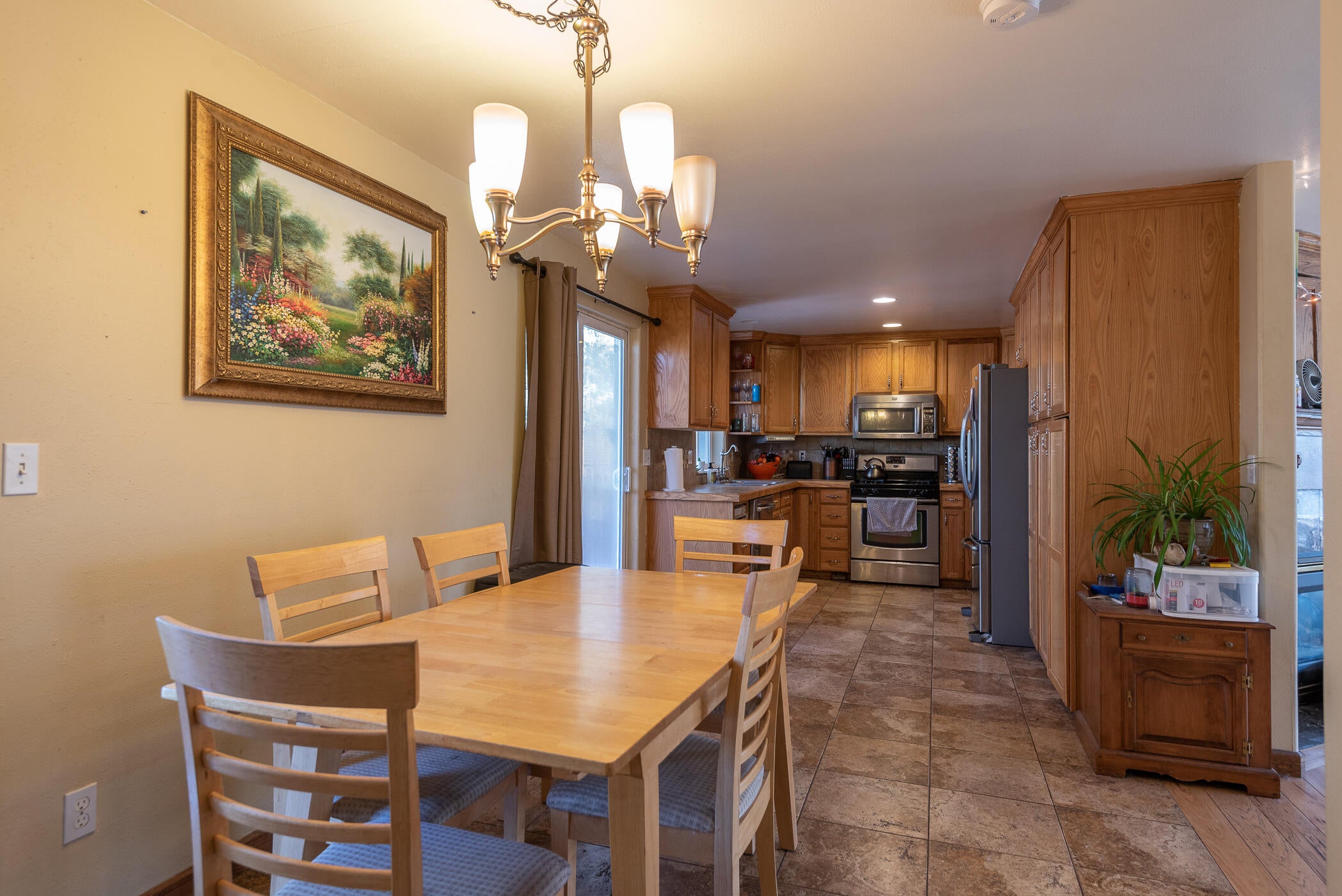 1543 Glacier Ridge Road Bend, OR 97701 - Photo 8 of 24 08 Dining and Kitchen